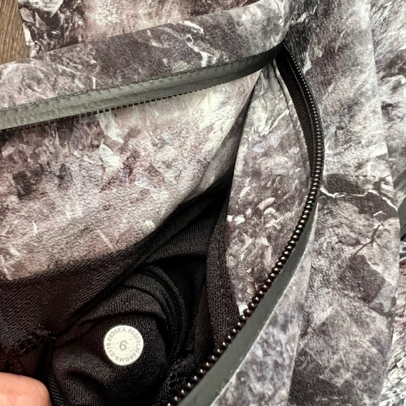 Lululemon rain jacket - Picture 7 of 10